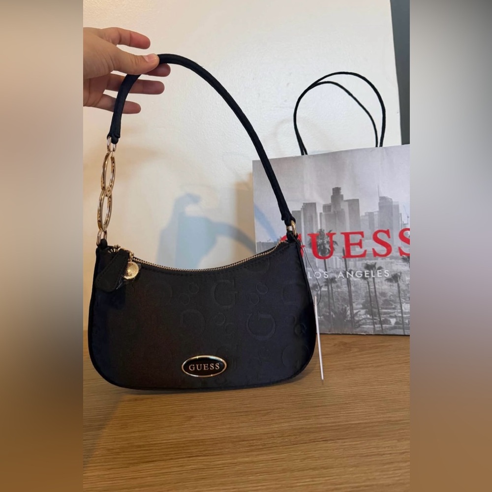 GUESS Elegant Black Shoulder Bag